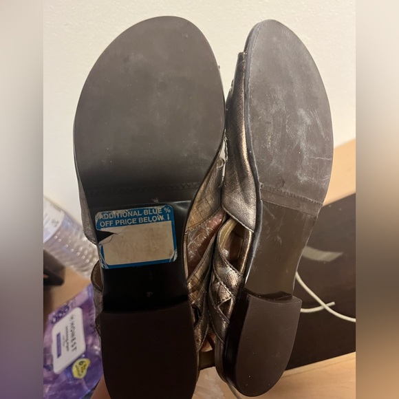 Vaneli Silver Leather Strappy Dress Sandal - good Used flats 7.5m lace up - Picture 6 of 8